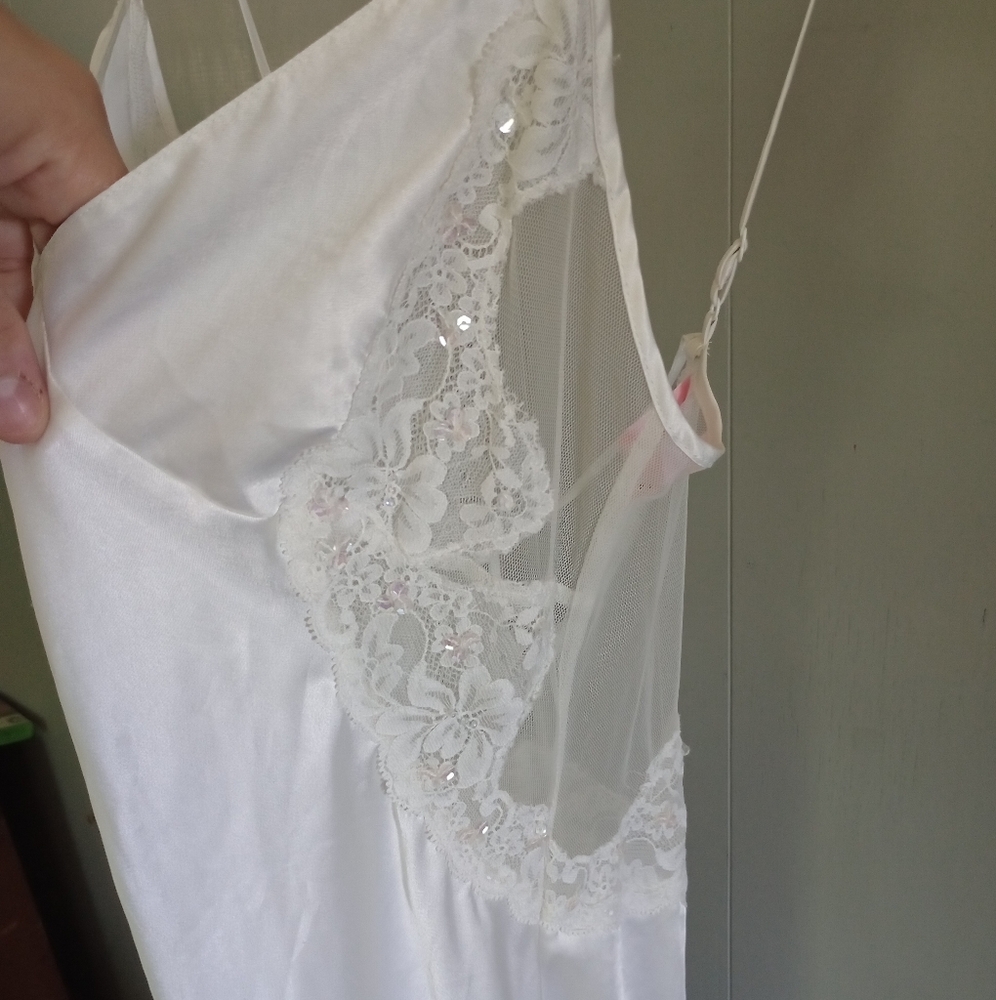 Victoria's Secret Intimates - Picture 4 of 8